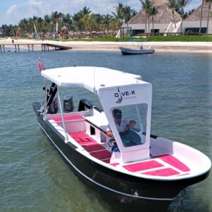 Lancha de pesca en Playa del Carmen